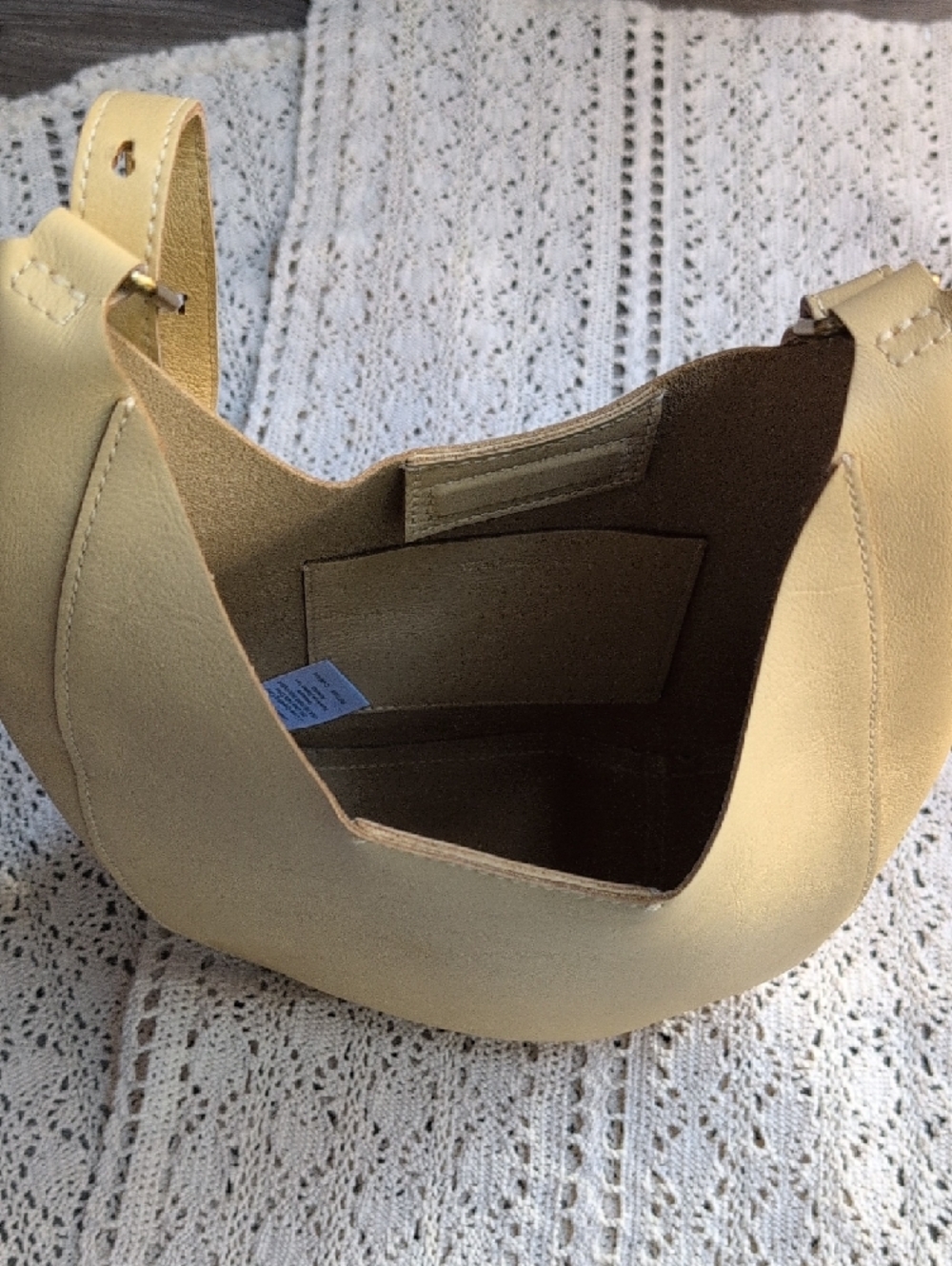 🌷Madewell Soft Leather Crescent Shoulder Bag in Pale Yellow - Picture 2 of 7